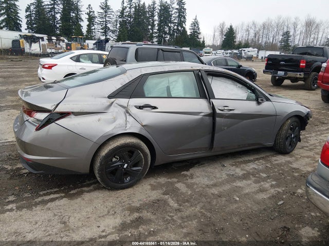 KMHLM4AG8PU372110 Hyundai ELANTRA SEL