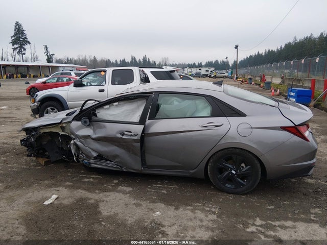 KMHLM4AG8PU372110 Hyundai ELANTRA SEL