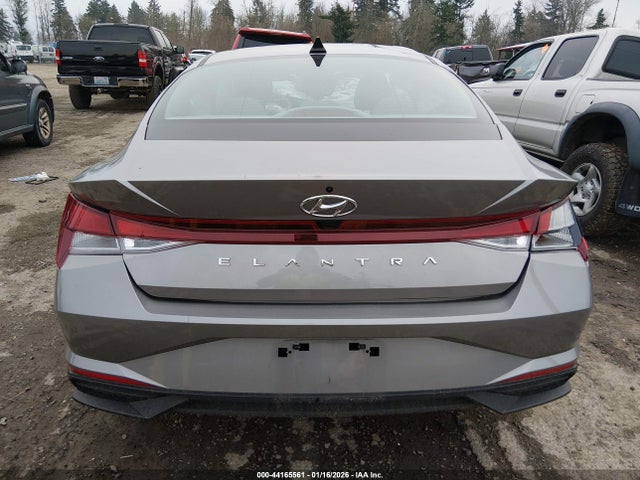 KMHLM4AG8PU372110 Hyundai ELANTRA SEL