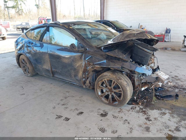 2024 TESLA MODEL Y 7SAYGDEE2RF200793 Photo 0