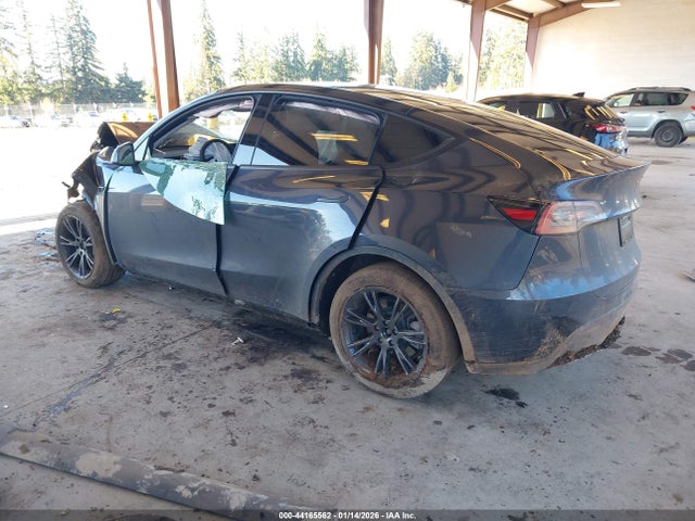 2024 TESLA MODEL Y 7SAYGDEE2RF200793 Photo 2