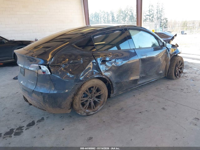 2024 TESLA MODEL Y 7SAYGDEE2RF200793 Photo 3