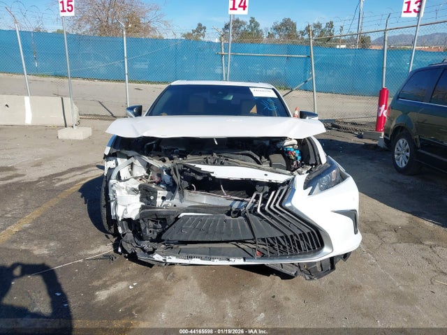 Lexus ES 300H 2020 58AD21B10LU010259 Image 13