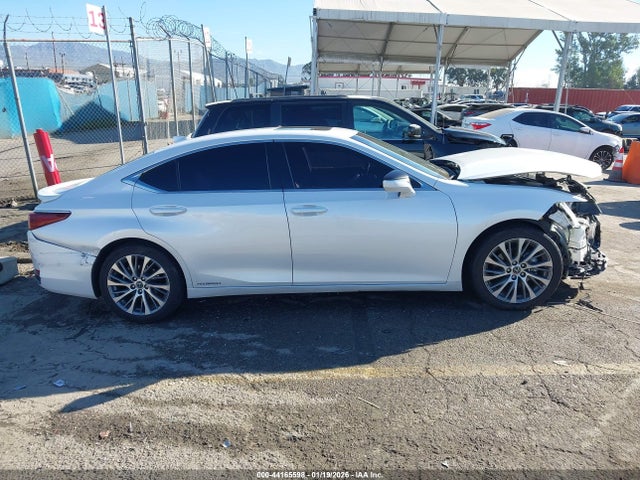 Lexus ES 300H 2020 58AD21B10LU010259 Image 14