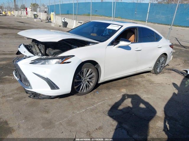 Lexus ES 300H 2020 58AD21B10LU010259 Image 2