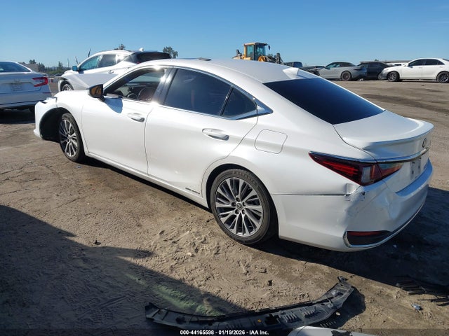 Lexus ES 300H 2020 58AD21B10LU010259 Image 3