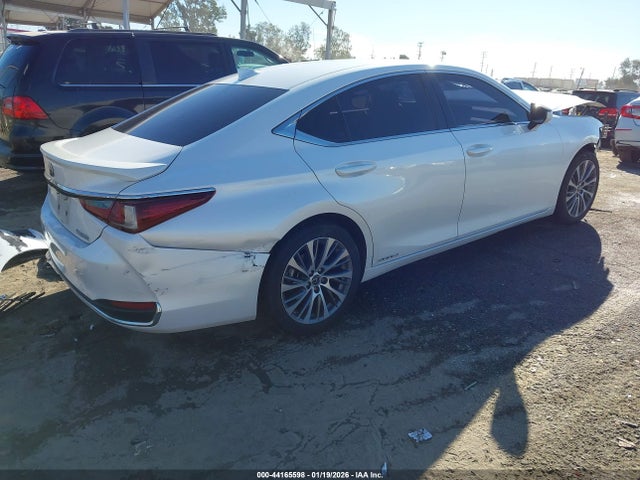 Lexus ES 300H 2020 58AD21B10LU010259 Image 4