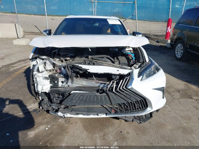 Lexus ES 300H 2020 58AD21B10LU010259 Image 6