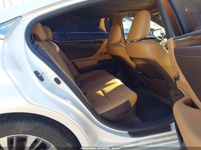 Lexus ES 300H 2020 58AD21B10LU010259 Image 8