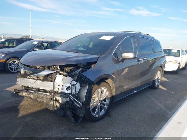 Toyota Sienna Platinum 2024 5TDERKEC3RS215747 Image 15