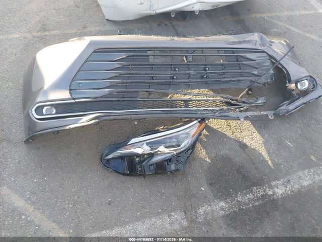 Toyota Sienna Platinum 2024 5TDERKEC3RS215747 Image 12