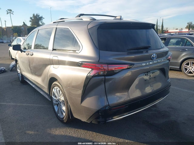Toyota Sienna Platinum 2024 5TDERKEC3RS215747 Image 3