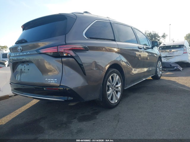 Toyota Sienna Platinum 2024 5TDERKEC3RS215747 Image 4