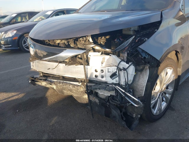Toyota Sienna Platinum 2024 5TDERKEC3RS215747 Image 6