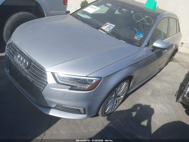 2018 AUDI A3 E-TRON WAUTPBFF5JA075981 Photo 1
