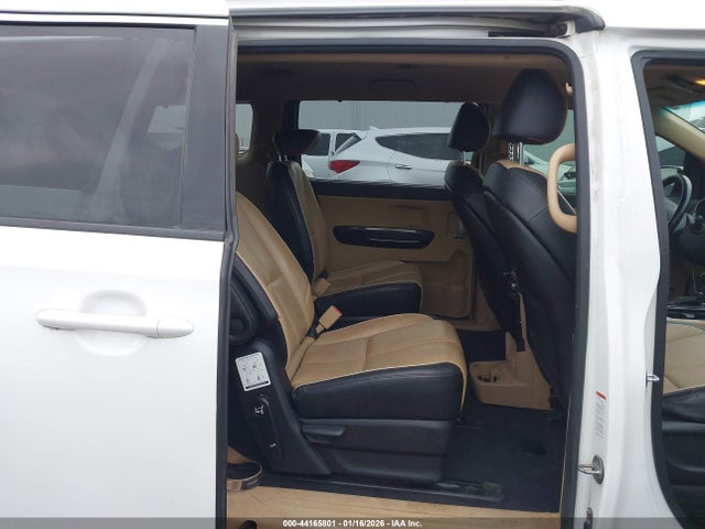 KNDMC5C19F6046281 KIA Sedona Sx