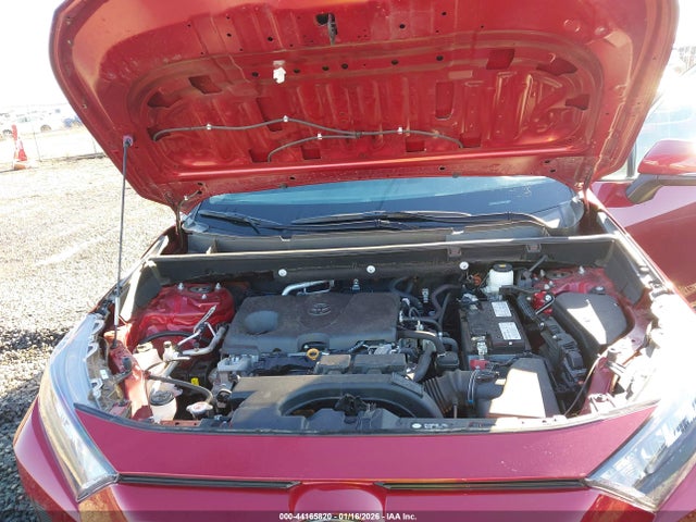 2T3G1RFV8KW068970 Toyota RAV4 LE