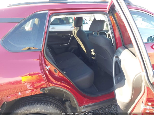 2T3G1RFV8KW068970 Toyota RAV4 LE