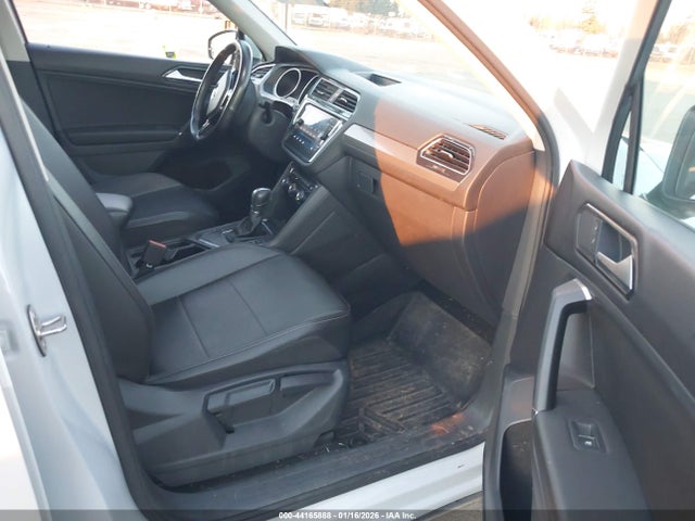 3VV3B7AX4JM008095 Volkswagen Tiguan 2.0t Se/2.0t Sel