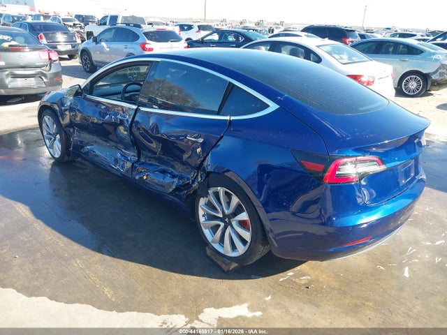 2018 TESLA MODEL 3 5YJ3E1EAXJF060070 Photo 2