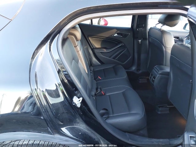 WDCTG4EB0JJ418395 Mercedes-Benz GLA 250