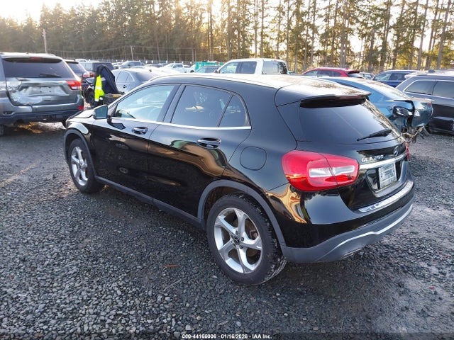 WDCTG4EB0JJ418395 Mercedes-Benz GLA 250