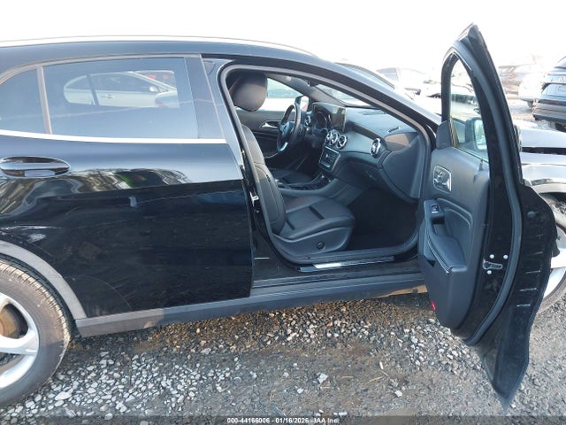 WDCTG4EB0JJ418395 Mercedes-Benz GLA 250