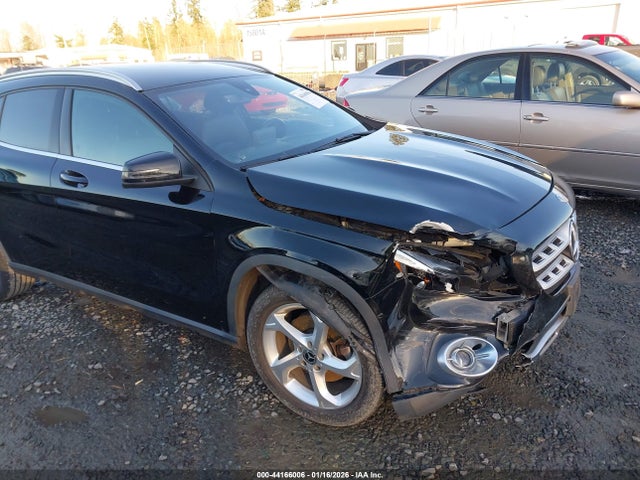 WDCTG4EB0JJ418395 Mercedes-Benz GLA 250