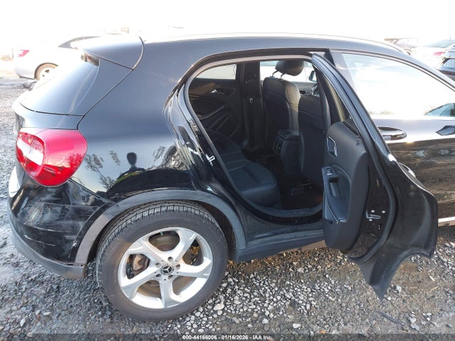 WDCTG4EB0JJ418395 Mercedes-Benz GLA 250
