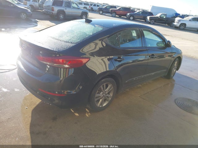 5NPD84LF1JH229972 Hyundai ELANTRA SEL