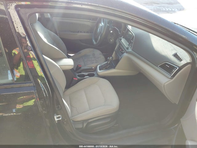 5NPD84LF1JH229972 Hyundai ELANTRA SEL