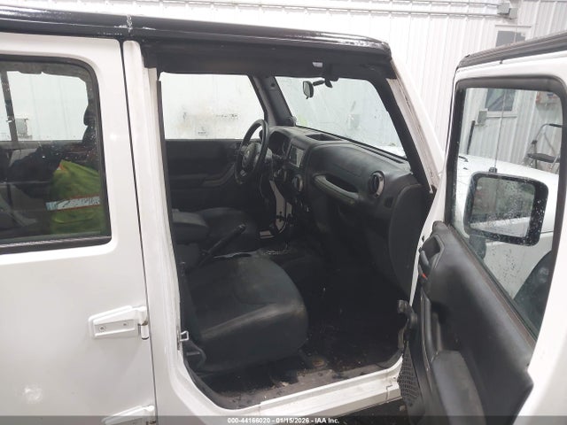 1C4BJWDG4EL296162 Jeep Wrangler Unlimited Sport