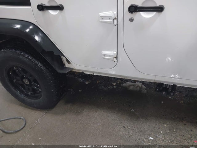 1C4BJWDG4EL296162 Jeep Wrangler Unlimited Sport