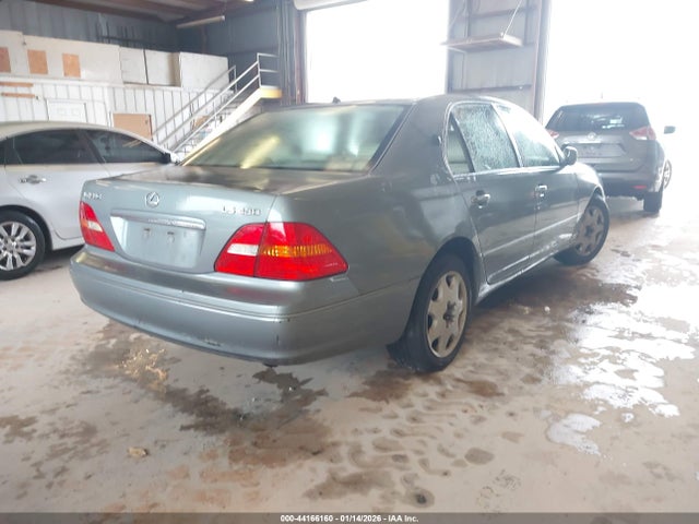 2002 LEXUS LS 430 JTHBN30F720063906 Photo 3