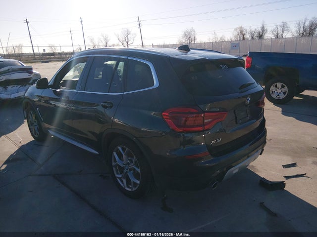 2020 BMW X3 5UXTY3C03L9C32452 Photo 2