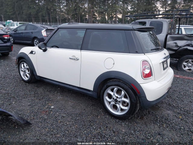 2011 MINI COOPER WMWSU3C5XBT098295 Photo 2