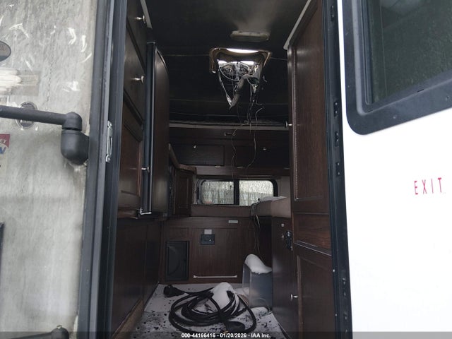 Продажа на аукционе авто 2018 Forest River Pick Up Bed Camper, vin: 4X4SSZ208JN108689, номер лота: 44166416