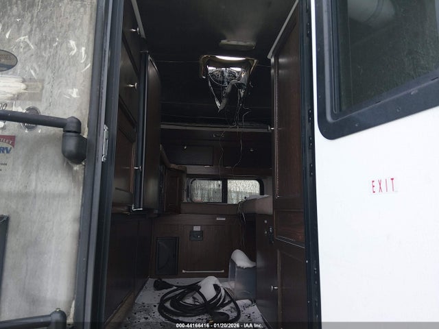 Продажа на аукционе авто 2018 Forest River Pick Up Bed Camper, vin: 4X4SSZ208JN108689, номер лота: 44166416