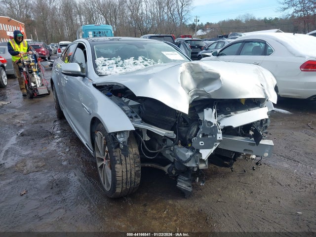 2017 JAGUAR XJ SAJWA1C71H8W12440