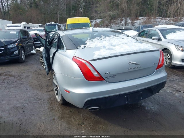 2017 JAGUAR XJ SAJWA1C71H8W12440 Photo 2