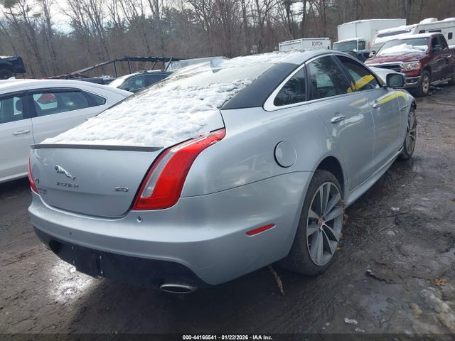 2017 JAGUAR XJ SAJWA1C71H8W12440 Photo 3