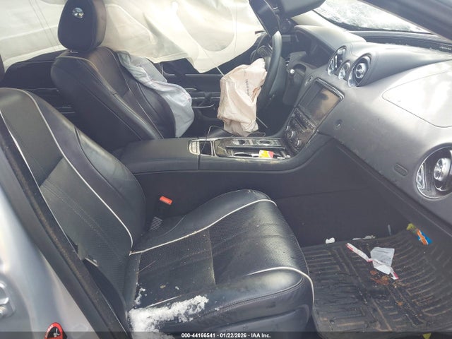 2017 JAGUAR XJ SAJWA1C71H8W12440 Photo 4