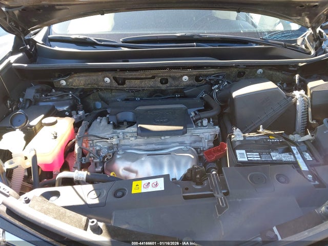 JTMRFREV2JJ179555 Toyota Rav4 Xle