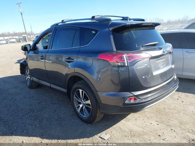 JTMRFREV2JJ179555 Toyota Rav4 Xle