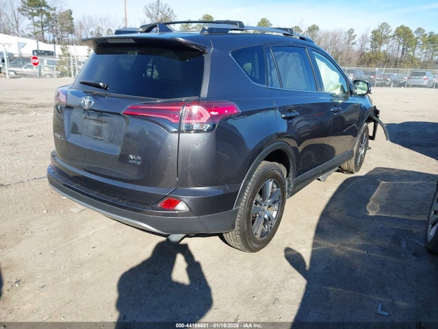 JTMRFREV2JJ179555 Toyota Rav4 Xle