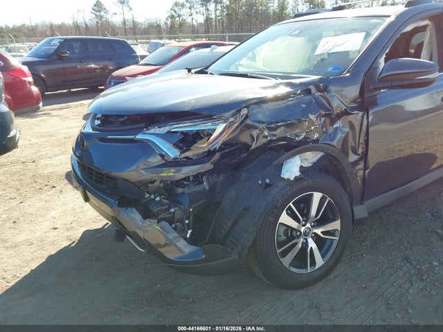 JTMRFREV2JJ179555 Toyota Rav4 Xle