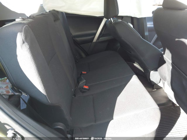 JTMRFREV2JJ179555 Toyota Rav4 Xle