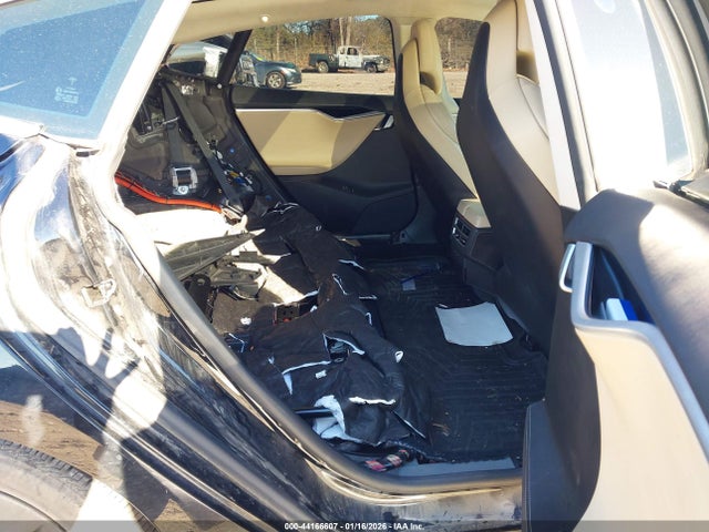 44166607 :رقم المزاد ، 5YJSA1E27HF190642 vin ، 2017 Tesla Model S مزاد بيع