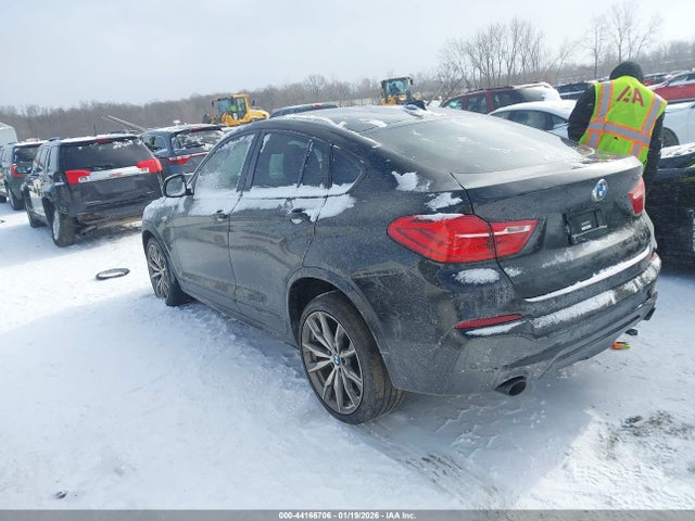 2018 BMW X4 5UXXW7C54J0W64234 Photo 2