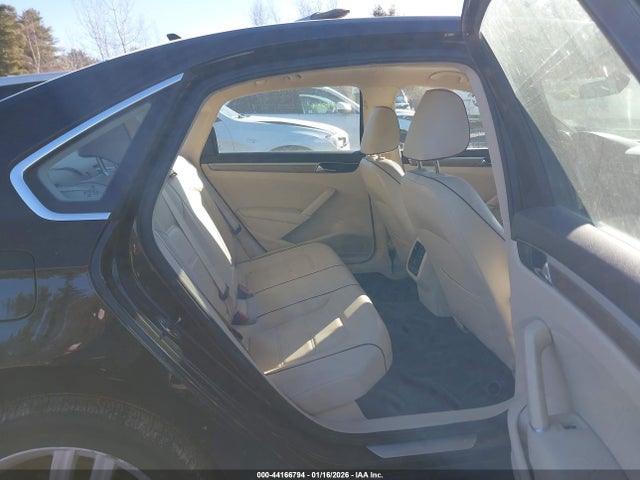 1VWGT7A33HC061647 Volkswagen Passat 1.8t Se